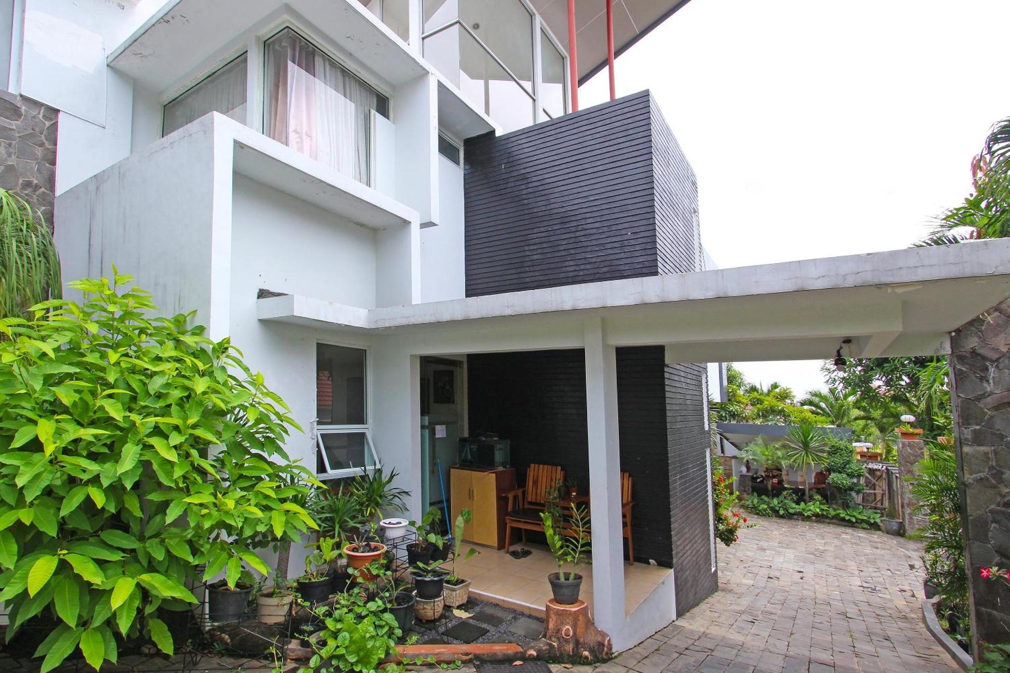 סמאראנג Super Oyo Capital O 91665 D'Prof Exclusive Guesthouse מראה חיצוני תמונה